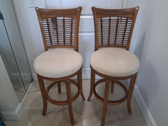 360-degree Swivel Bar/Counter Height Stools  solid wood excellent condition high quality.