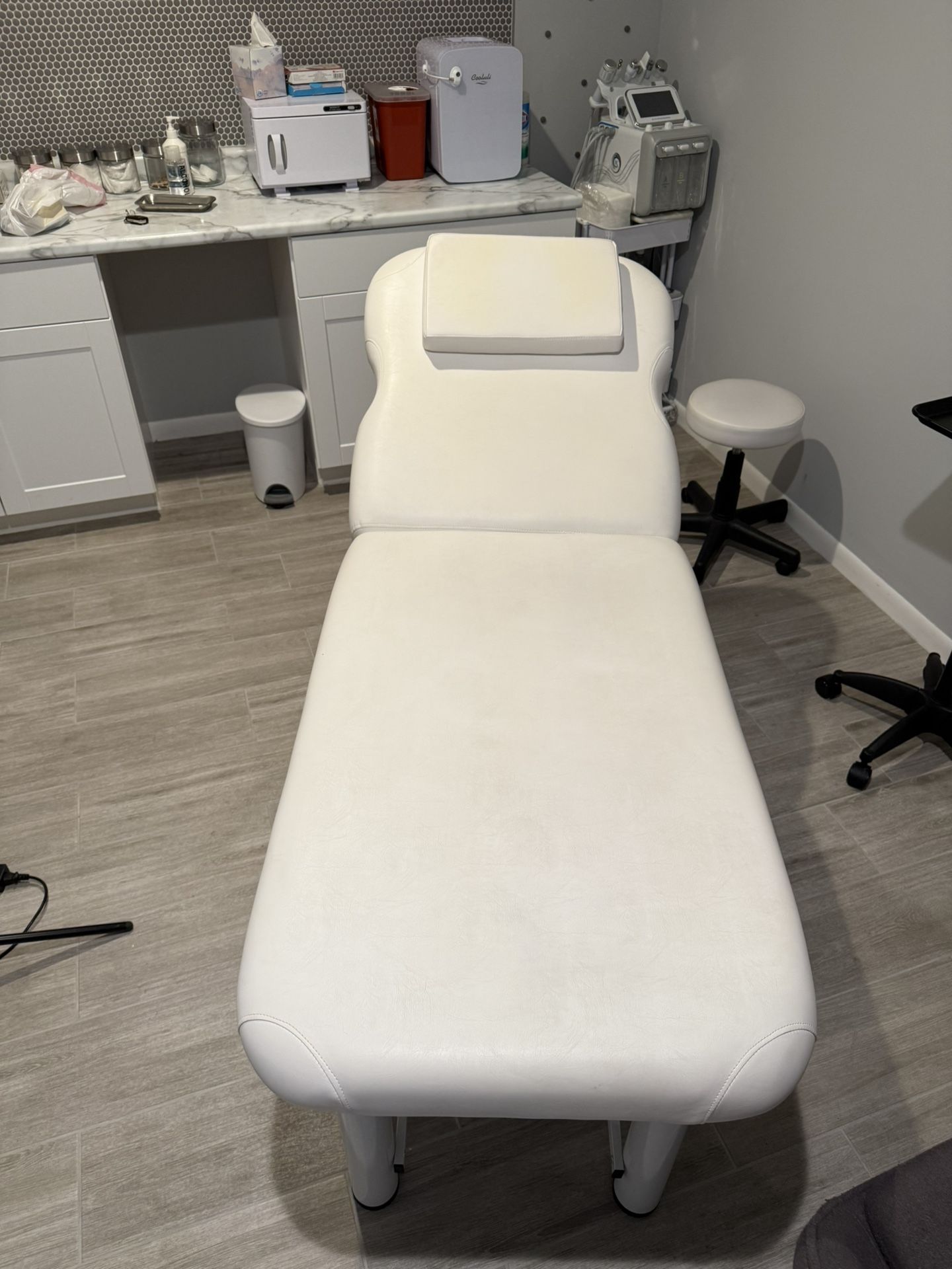 Spa Facial / Massage Bed With Adjustable Backre