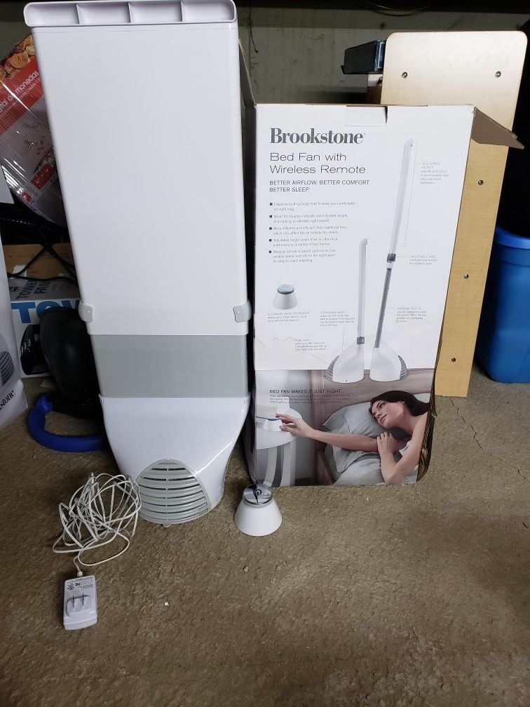 Brookstone Bed Fan With Wireless Remote Model 826456 For Sale In Palos Hills Il Offerup