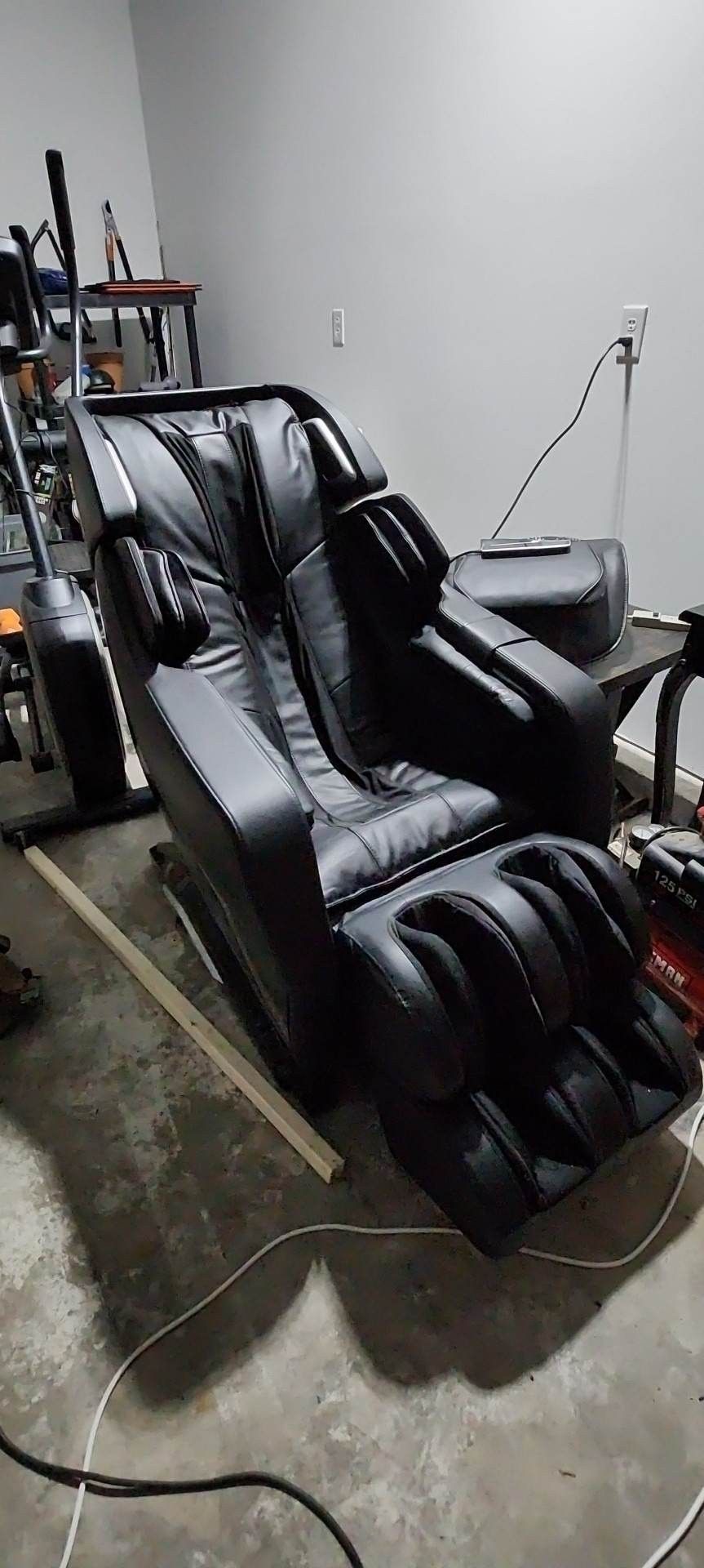 Massage Chair With Remote And Heat Moves Up And Down