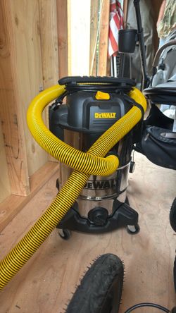 DeWalt wet/dry vacuum with a stainless steel tank