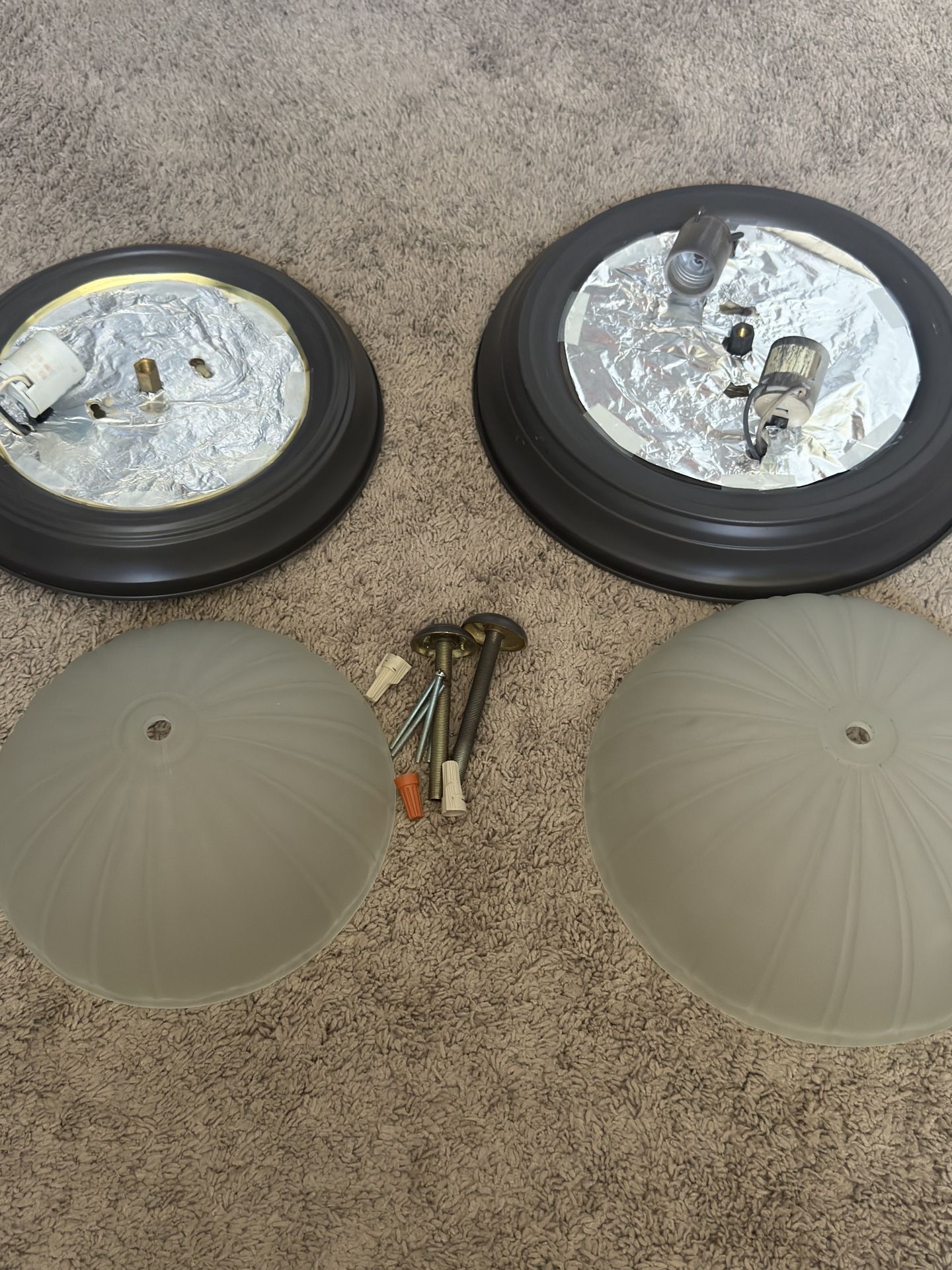 2 ceiling Lights