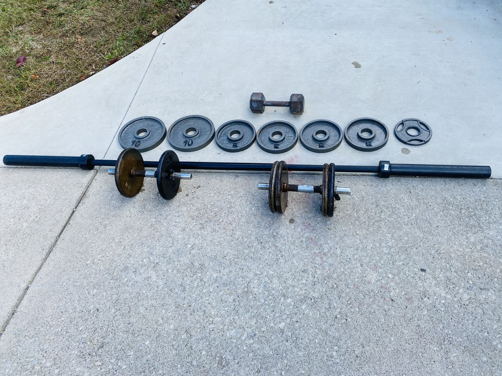 Gym equipment for strength training and weightlifting