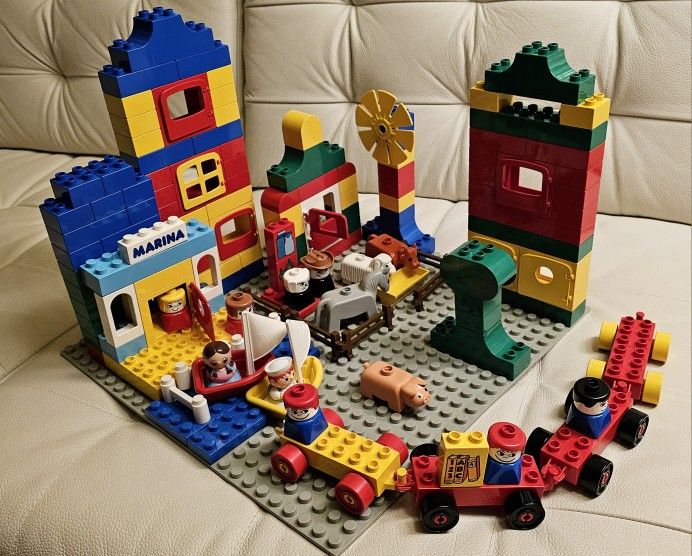Duplo and Tyco Building Blocks