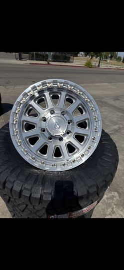 18” RAM 2500 WHEELS AND TIRES