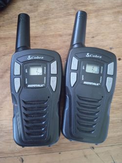 COBRA RADIOS 2-WAY 22 CHANNEL 16 MILE WALKIE TALKIE