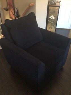 Large like new Black swivel chair
