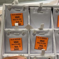 Diamond stud earings real gold and diamonds