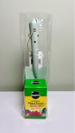 Miracle-Gro Plant Food and Garden Spade Gift Set
