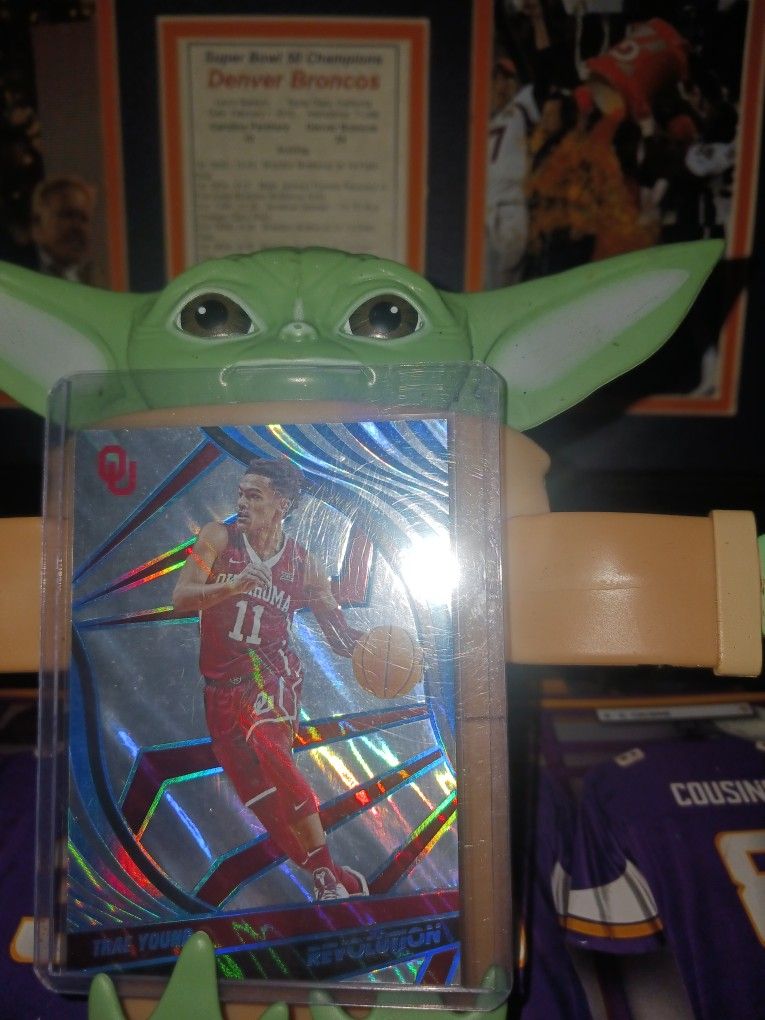 Trae Young /10 Panini Chronicles Revolution