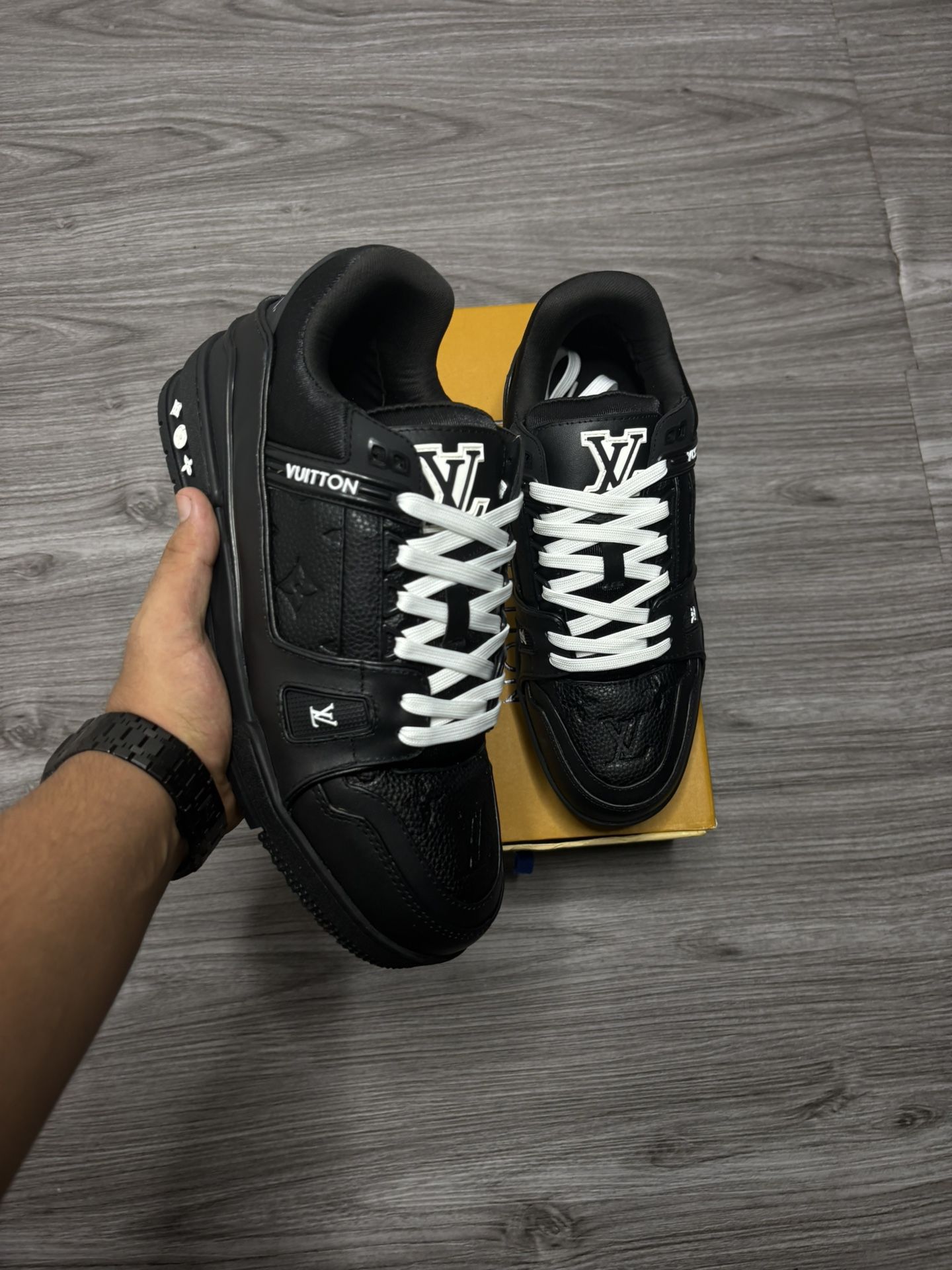 Lv trainers shoes