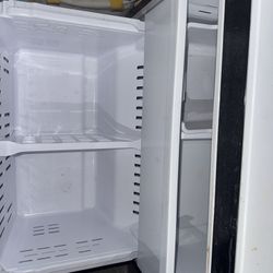 Refrigerator For Sale 