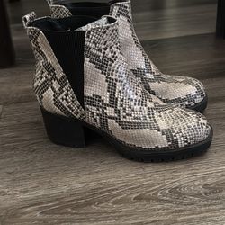 Woman Snake Boots