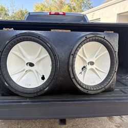 rhino box with 2 12 inch kicker cvr