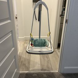 Graco bumper doorway jumper