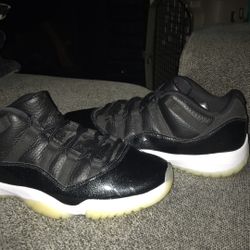 Air Jordan 11 Low 72-10 AV2187 001 Size 9