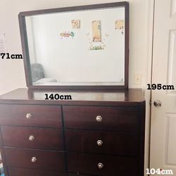 Dresser With Mirror 