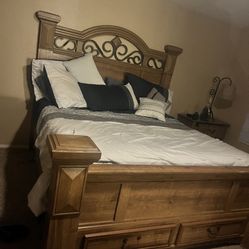 King Size Bed !!! With Dresser & Nightstand 
