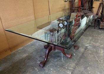 FREE GLASS Dining Table