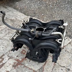 FORD INTAKE WITH EVERYTHING INCLUDE 