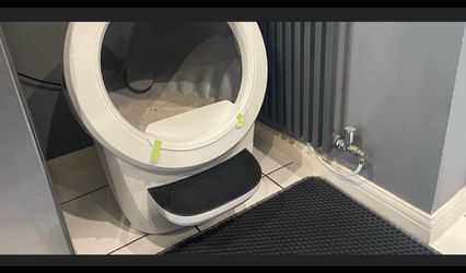 Whisker 4 ROBOT LITTER BOX - $300 HALF RETAIL
