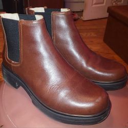 The Walking Company Chelsea boots W9.5