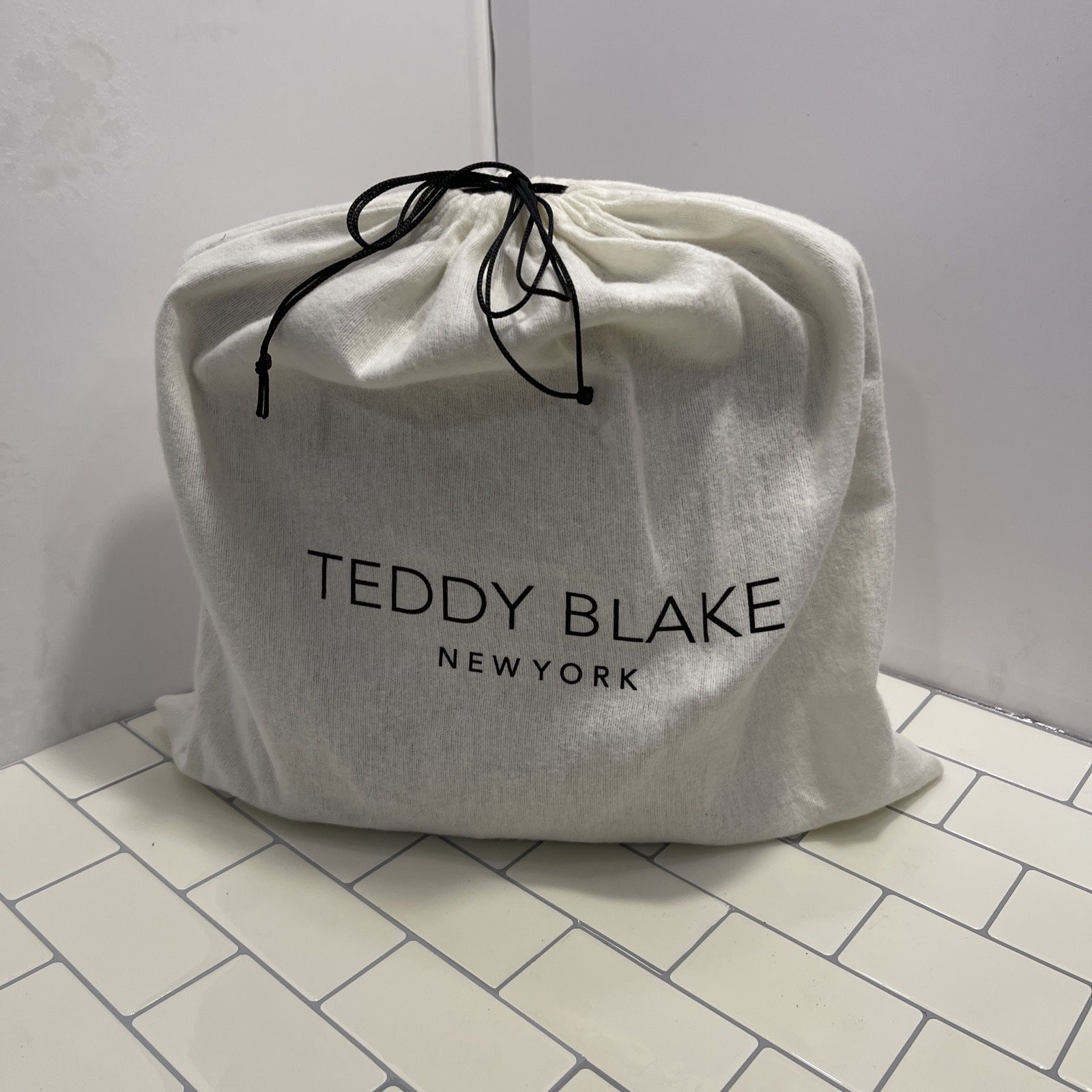 New Teddy Blake Eliza Vitello 9” Bucket Leather Bag Camel