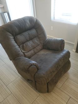 Large Reclining Living Room Set – 2 Sofas + Recliner