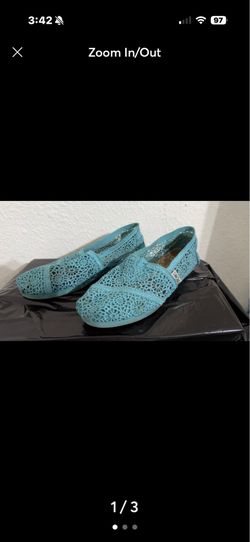 Cute TOMS Lace Flats – Size 7