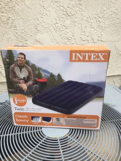 INTEX AIR MATTRESS NEW (Porter Ranch)