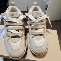 AUTHENTIC ((UGGS)) SHOES SIZE 11 WOMEN 9.5 MEN