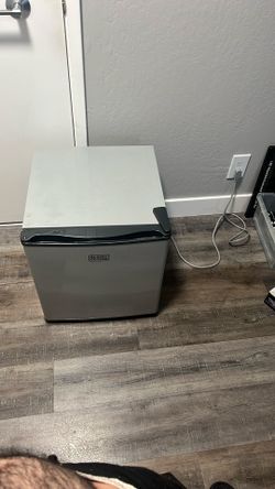 Black + Decker Refrigerator Compact Mini