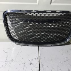 2015-2016-2017-2018-2019-2020-2021-2022-2023 CHRYSLER 300 FRONT GRILLE OEM USED