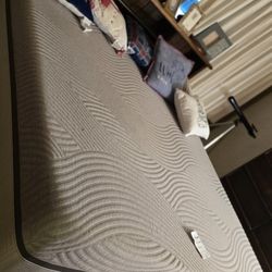 KING BED WITH BOX SPRING AND MEMORY FOAM AIR MATTRESS WITH CONTROLS