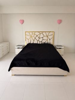 King Modern Bedroom Set – Complete Set – $2,300 OBO