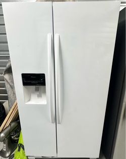 Amana white fridge / delivery