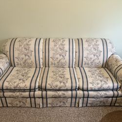 Pullout couch/Sleeper sofa