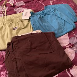 3x Scrubs