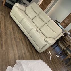 Leather Couch  Reclining Foot And Head Rest . Usb Ports On Each Side Of Couch .
