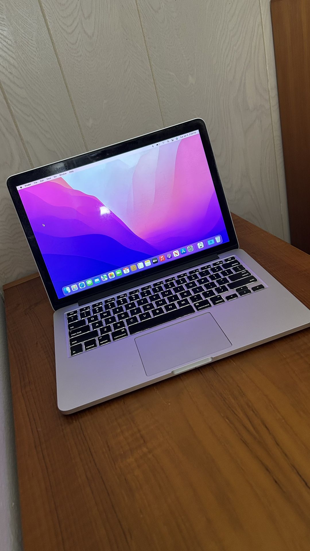Apple MacBook Pro 13” Retina I5/8GB/256GB SSD $220