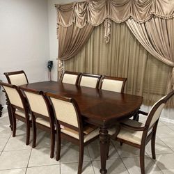 Dining Room Table With 8 Chairs Like New Shape Paid $3600