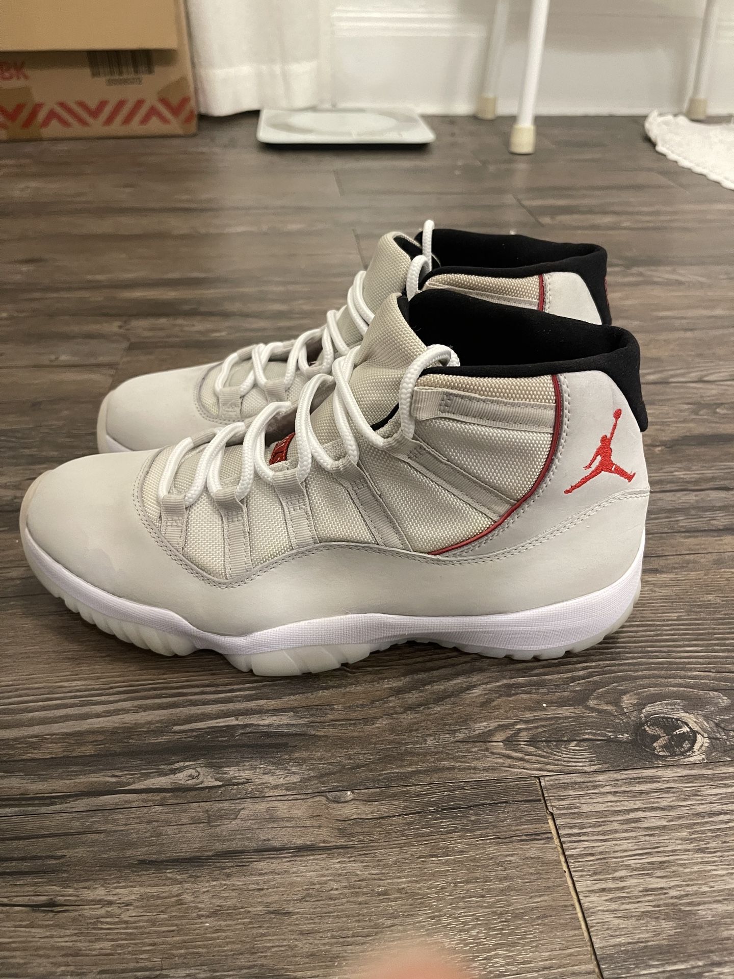 Jordan 11 sales platinum tint box