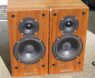 RUARK "the swordsman " Bookshelf Speakers British Audiophile