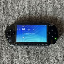 PSP 1000 With Over 2000 Games ! 