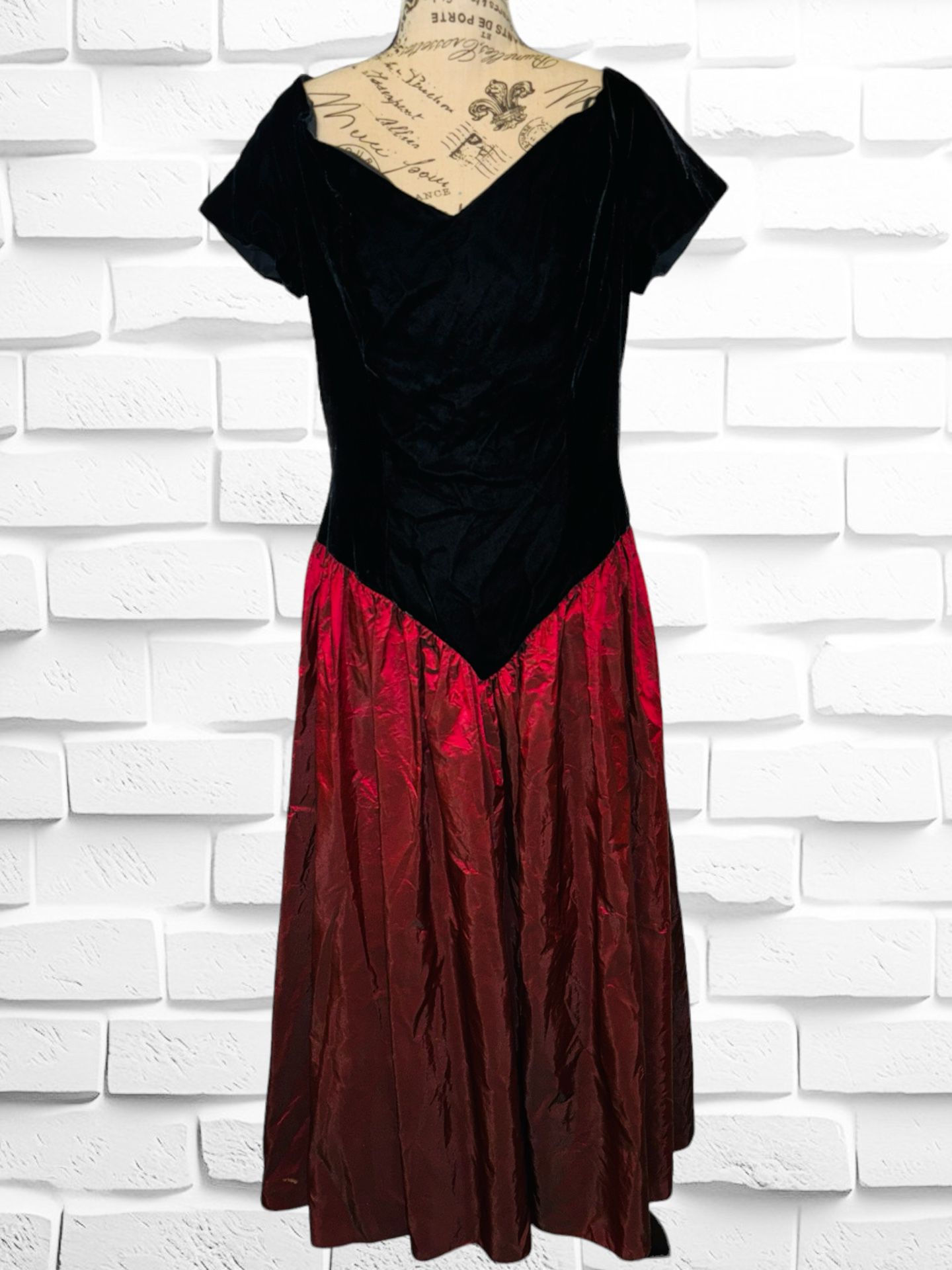 Vintage Unbranded Womens Size 14 Off Shoulder Velvet & Taffeta Gown •Party Dress