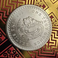 One Once Silver ,Aztec Calendar Maya ,a Great Coin For Your Collection 