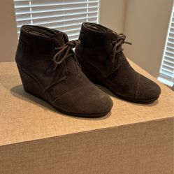 Lady’s Gray Wedge Booties