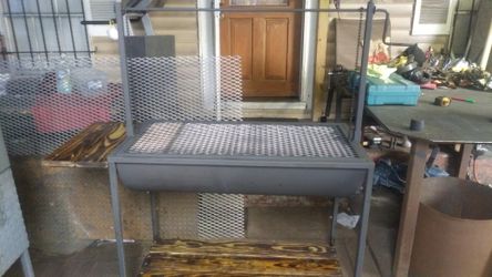 VENDO ASADOR. I SELL BBQ GRILL