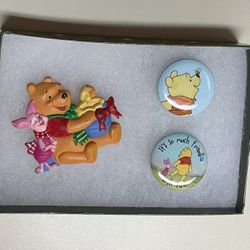 **VINTAGE** Disney’s Winnie the Pooh - Pin Back Pins - circa 1970s