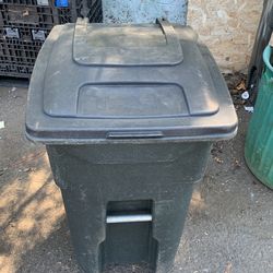 Toter64 Gallon Trash Can